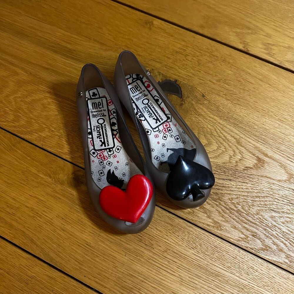 Mini Melissa Alice in Wonderland gel slip on 13 disney
